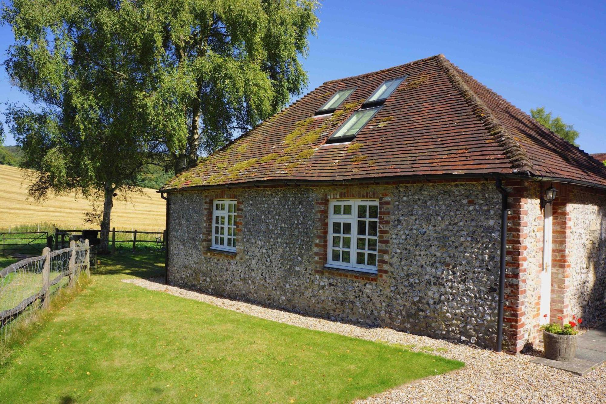 Villa Luxury Barn With Tennis Court In South Downs National Park Chichester Exterior foto