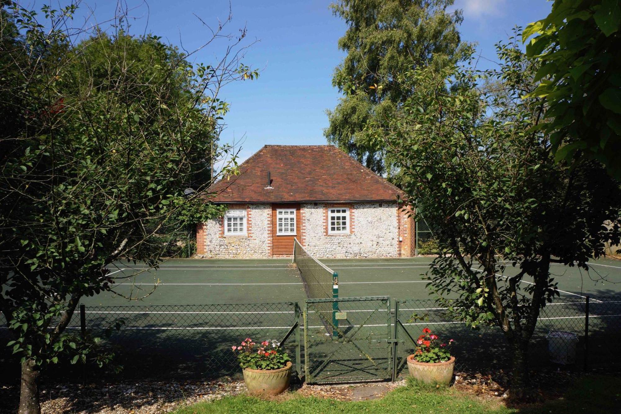 Villa Luxury Barn With Tennis Court In South Downs National Park Chichester Exterior foto