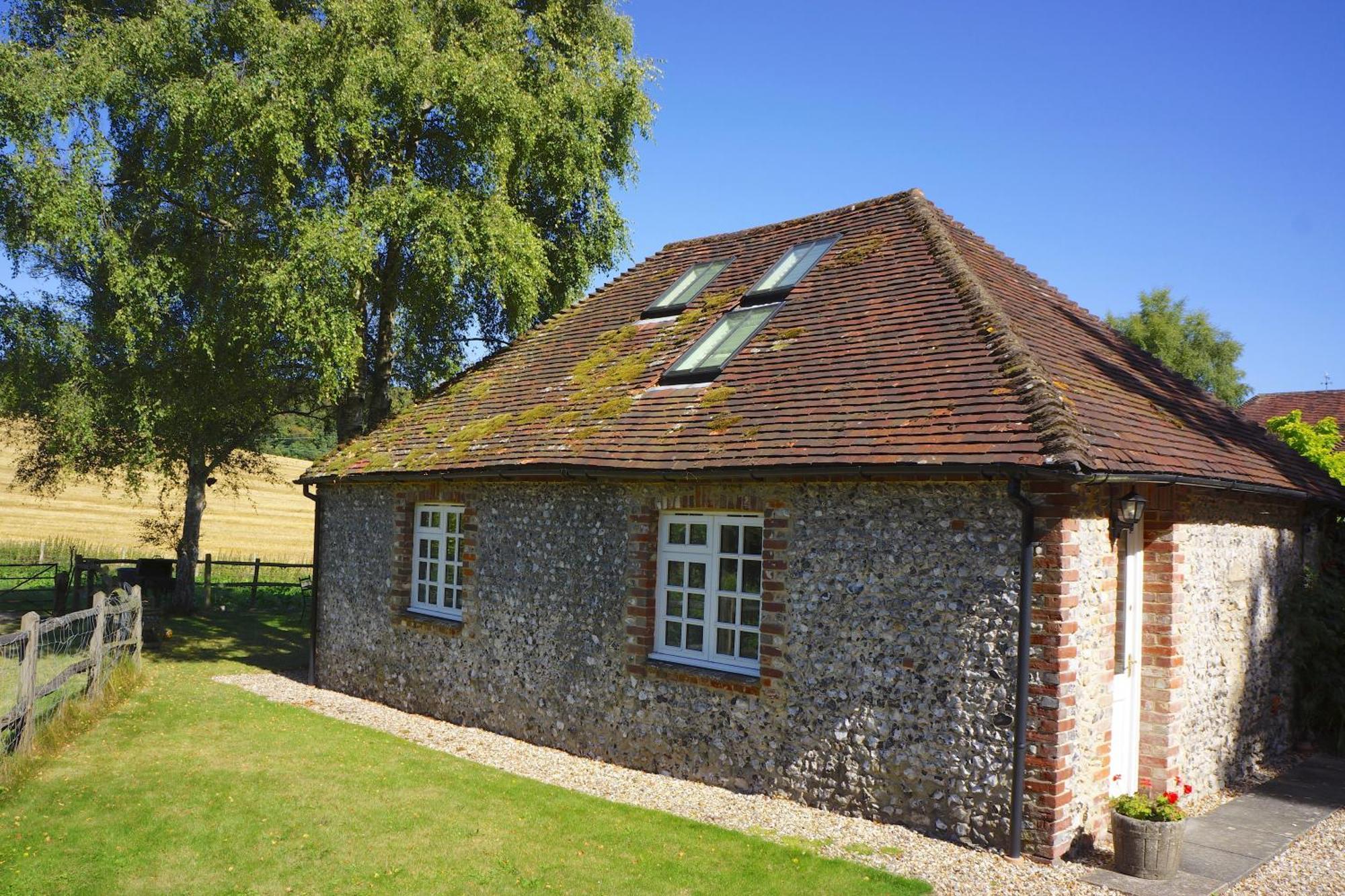 Villa Luxury Barn With Tennis Court In South Downs National Park Chichester Exterior foto